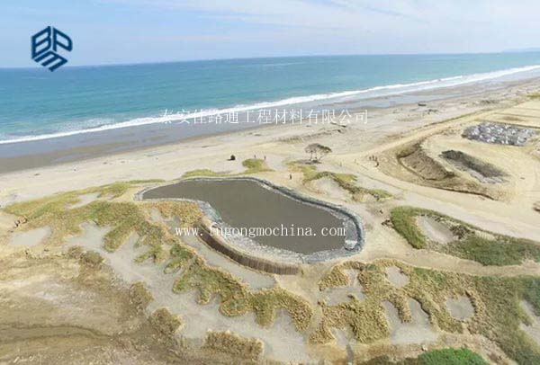 厄瓜多尔高尔夫球场泳池采用佳路通HDPE防渗膜 厄瓜多尔高尔夫球场泳池采用佳路通HDPE防渗膜