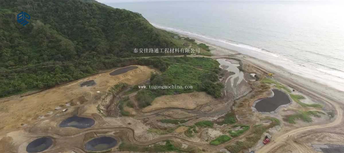 HDPE-Liner-installation-for-artificial-lake-in-Ecuador 厄瓜多尔高尔夫球场泳池采用佳路通HDPE防渗膜